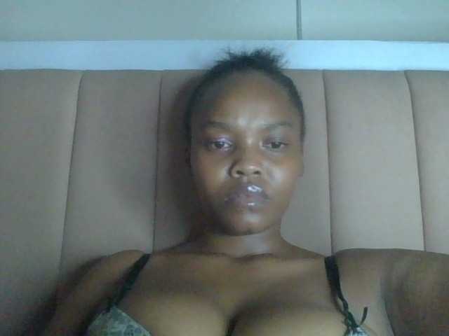 Curvy-maxy9 live cam on BongaCams