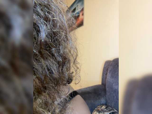 Curvy-maxy9 live cam on BongaCams