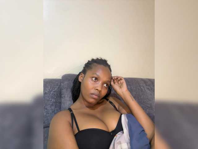Curvy-maxy9 live cam on BongaCams