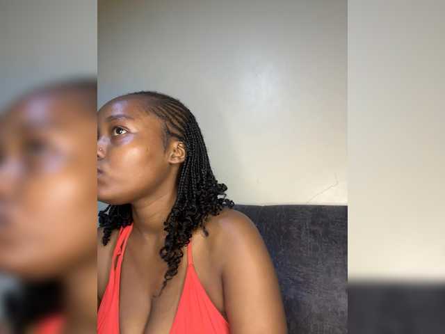 Curvy-maxy9 live cam on BongaCams