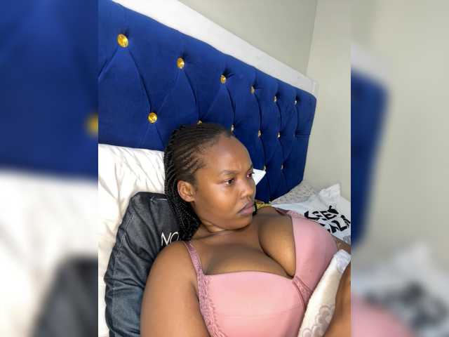 Curvy-maxy9 live cam on UnifiedCams