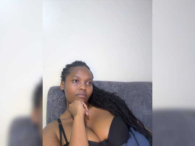 Curvy-maxy9 live cam on BongaCams