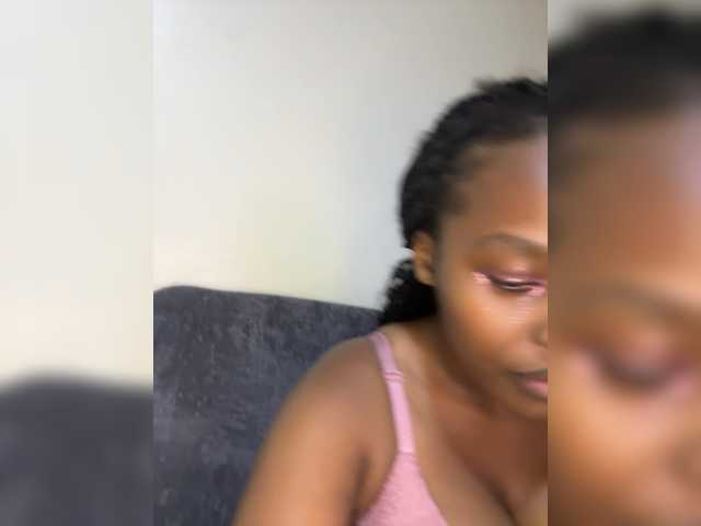 Curvy-maxy9 live cam on BongaCams
