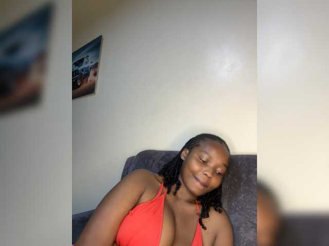 Curvy-maxy9 live cam on BongaCams