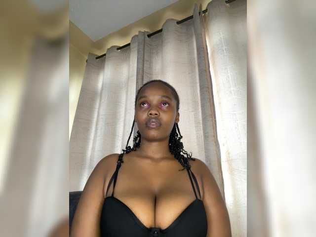 Curvy-maxy9 live cam on BongaCams