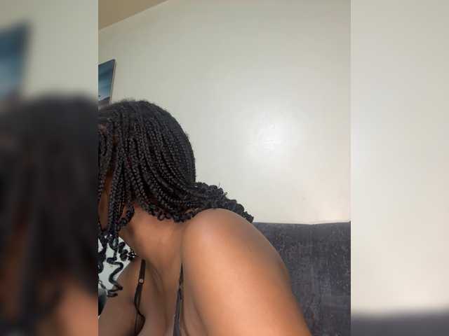 Curvy-maxy9 live webcam show