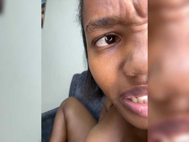 Curvy-maxy9 live cam on BongaCams