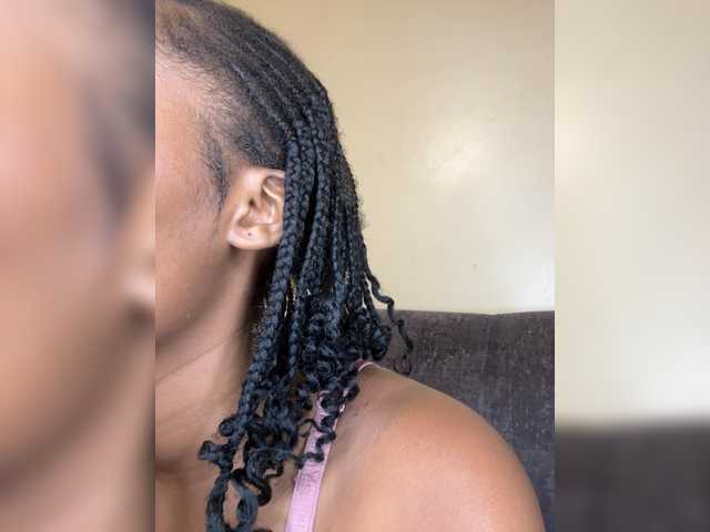 Curvy-maxy9 live cam on BongaCams