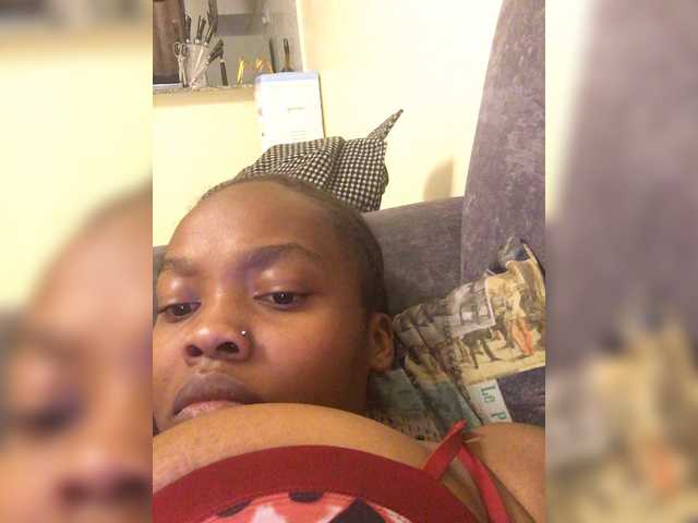 Curvy-maxy9 live cam on BongaCams