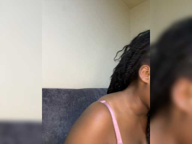Curvy-maxy9 live cam on BongaCams