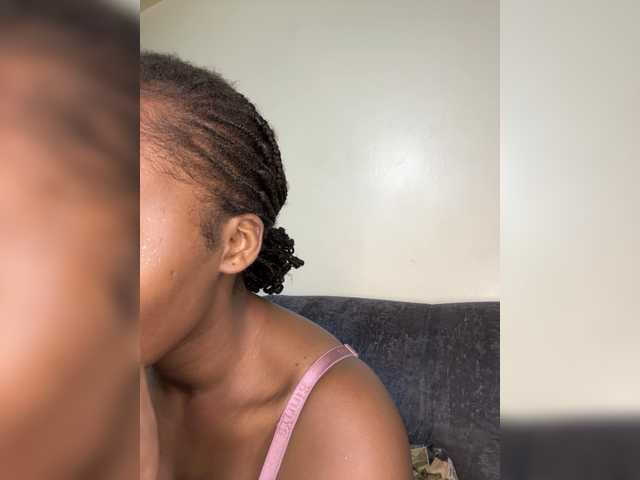 Curvy-maxy9 live cam on BongaCams