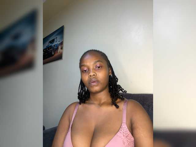 Curvy-maxy9 live cam on BongaCams