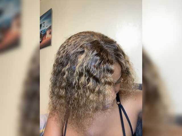 Curvy-maxy9 live cam on BongaCams