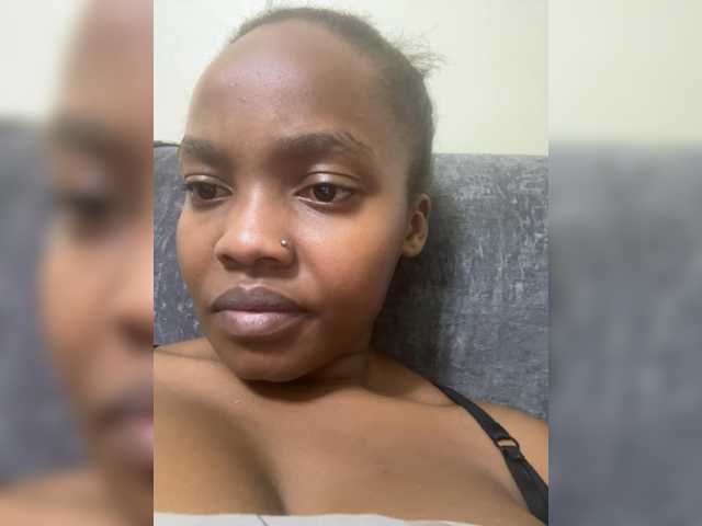 Curvy-maxy9 live cam on BongaCams