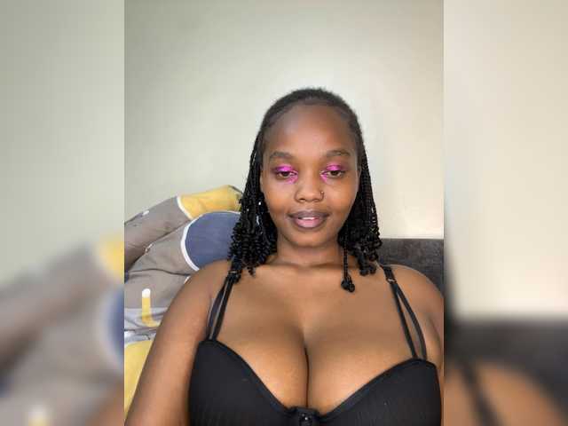 Curvy-maxy9 live webcam show
