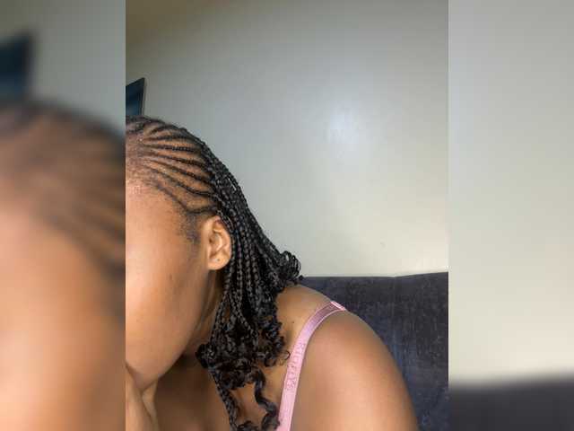 Curvy-maxy9 live cam on BongaCams