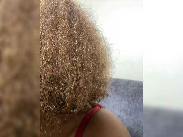 Curvy-maxy9 live cam on BongaCams