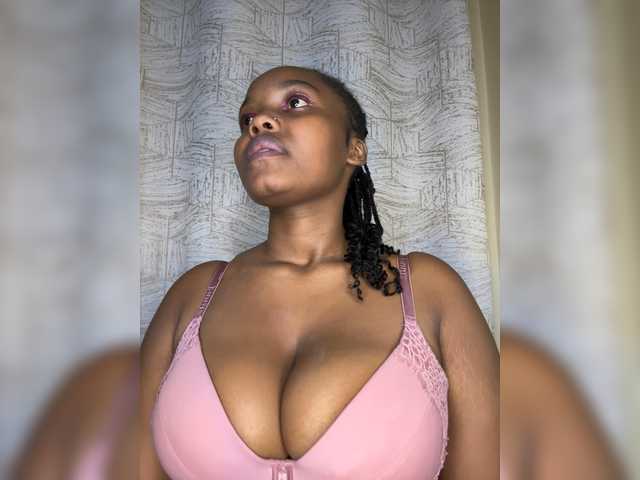 Curvy-maxy9 live cam on BongaCams