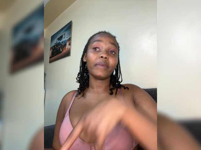 Curvy-maxy9 live cam on BongaCams