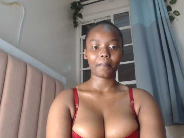 le modèle Busty-Princess1 est en webcam porno dans un show sur le site bongacams, il possède les tags suivants: Ebony,Brunette,Trimmed