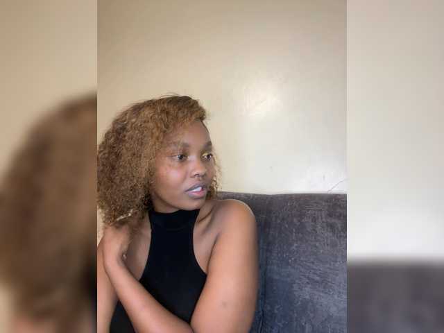 Curvy-maxy9 live cam on BongaCams