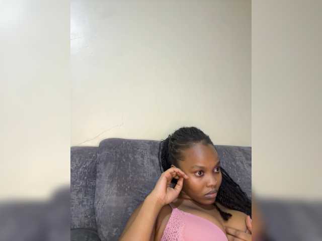 Curvy-maxy9 live cam on BongaCams