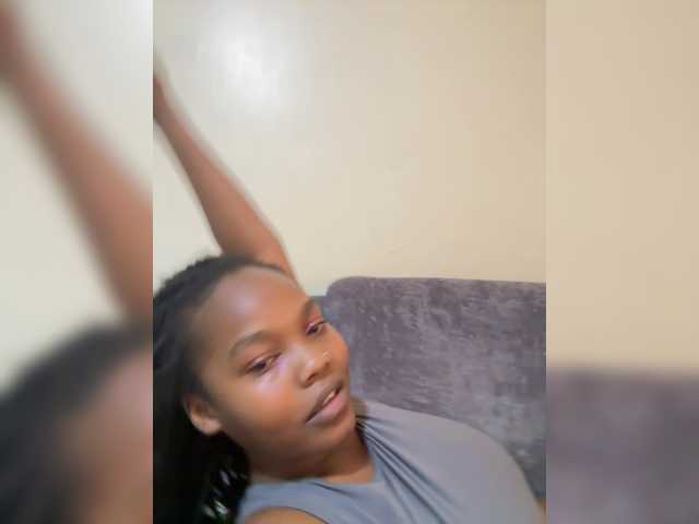 Curvy-maxy9 live cam on BongaCams