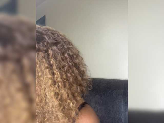 Curvy-maxy9 live cam on BongaCams