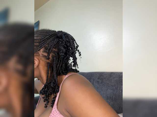 Curvy-maxy9 live cam on BongaCams