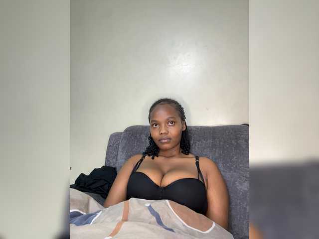 Curvy-maxy9 live webcam show