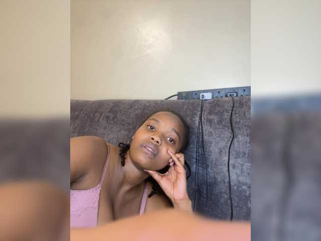 Curvy-maxy9 live cam on BongaCams