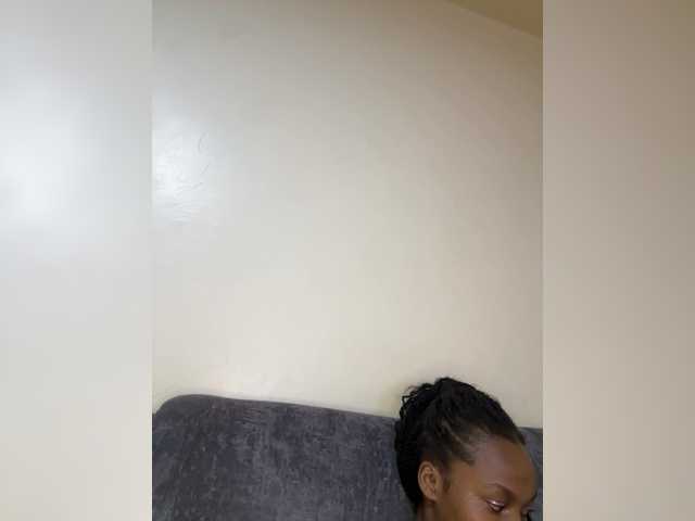 Curvy-maxy9 live cam on BongaCams