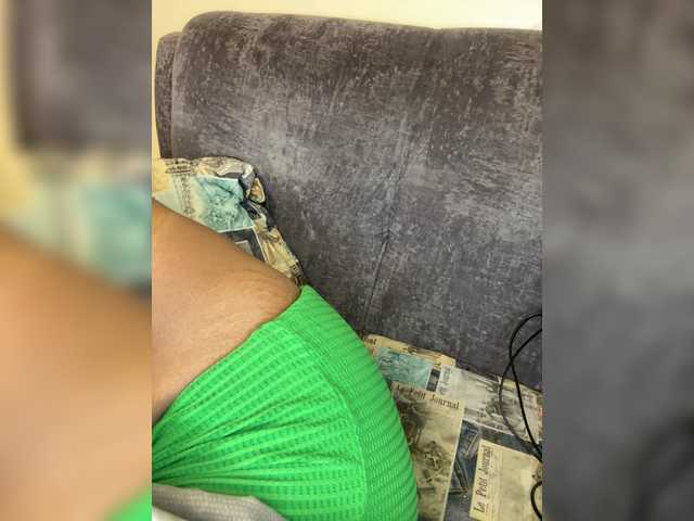 Curvy-maxy9 live cam on BongaCams
