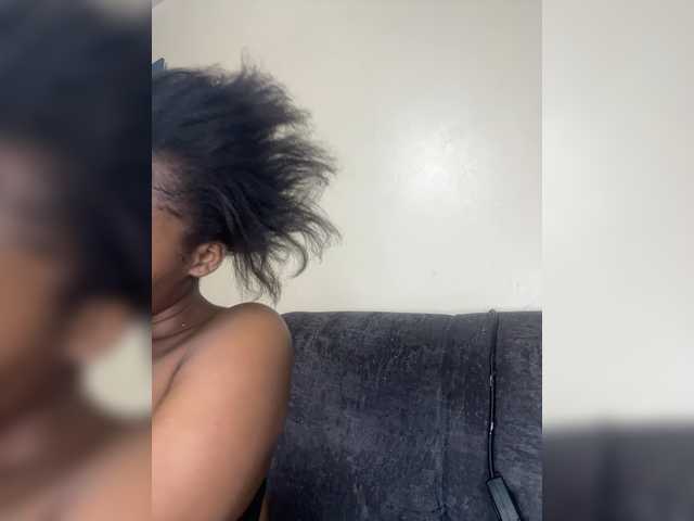 Curvy-maxy9 live cam on BongaCams