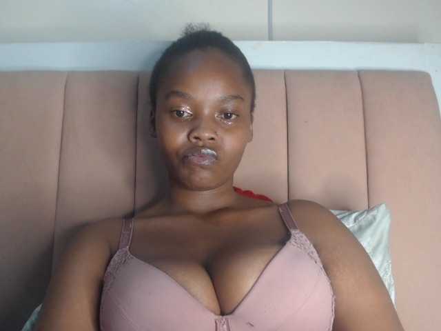 Curvy-maxy9 live cam on BongaCams