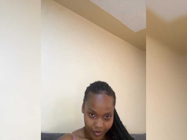 Curvy-maxy9 live cam on BongaCams