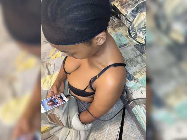 Curvy-maxy9