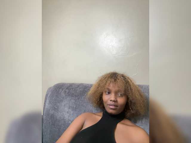 Curvy-maxy9 live cam on BongaCams