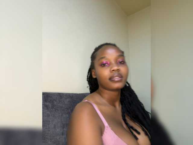 Curvy-maxy9 live cam on BongaCams