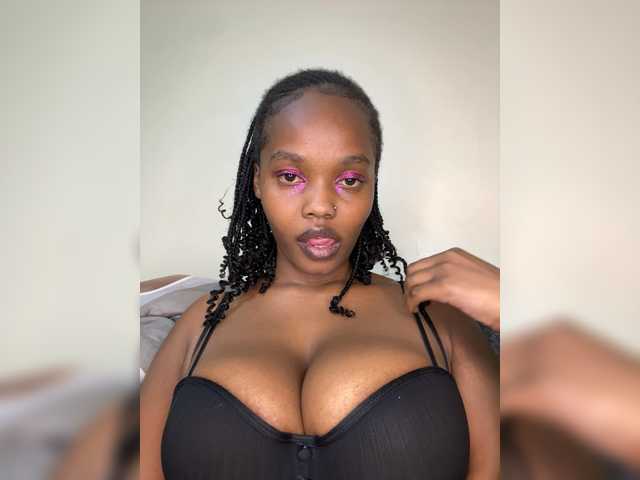 Curvy-maxy9 live webcam show