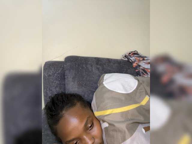 Curvy-maxy9 live cam on BongaCams