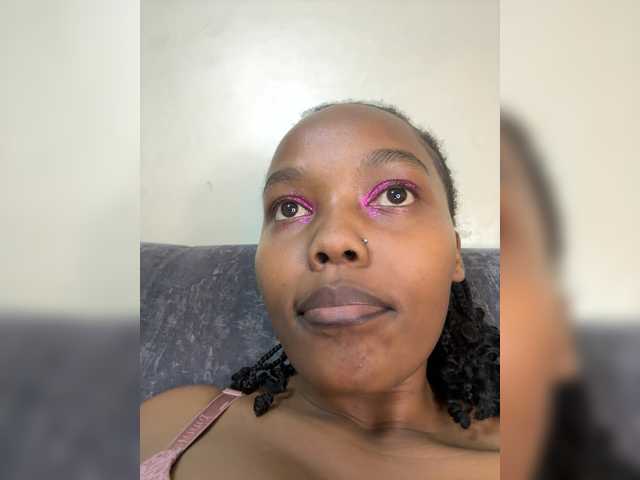 Curvy-maxy9 live cam on BongaCams