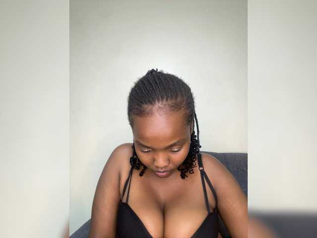 Curvy-maxy9 live webcam show