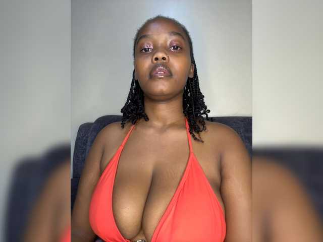 Curvy-maxy9 live cam on BongaCams