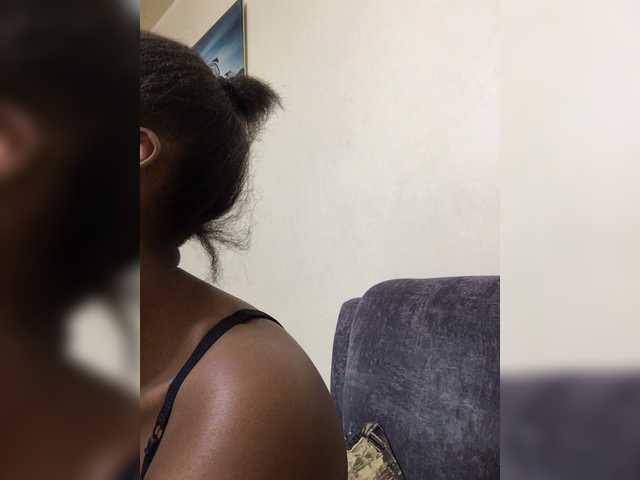 Curvy-maxy9 live cam on BongaCams