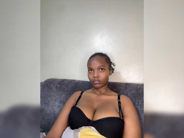 Curvy-maxy9 live webcam show