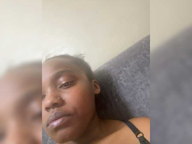 Curvy-maxy9 live cam on BongaCams