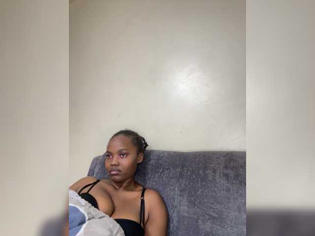 Curvy-maxy9 live cam on BongaCams