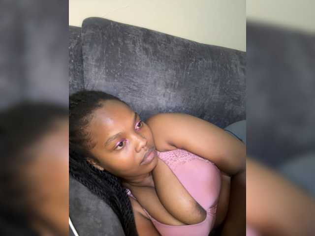 Curvy-maxy9 live cam on BongaCams