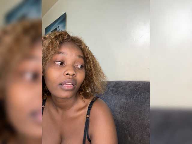 Curvy-maxy9 live cam on BongaCams